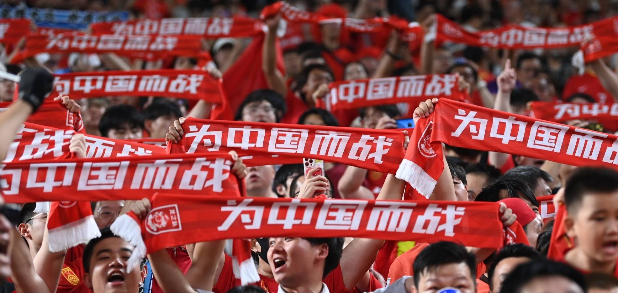 助威呐喊，精彩比赛瞬间令人目不转睛
